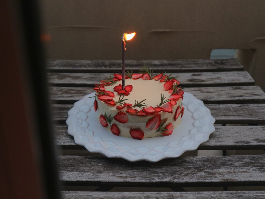セミドライいちごのヴィーガンショートケーキ